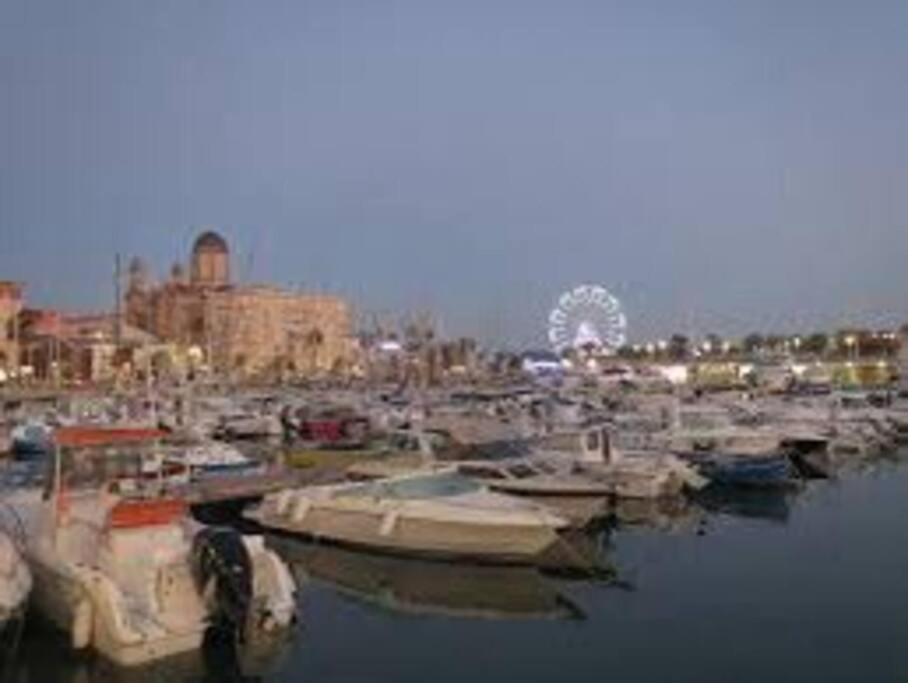 Votre Sejour Cosy A Frejus!アパートメント エクステリア 写真