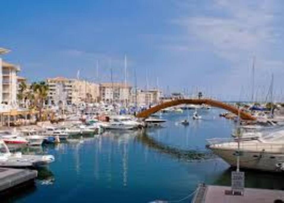Votre Sejour Cosy A Frejus!アパートメント エクステリア 写真